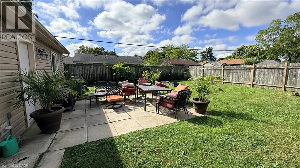 12 ROSELAND Avenue