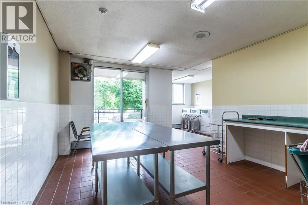 975 WARWICK Court Unit# 908 #908