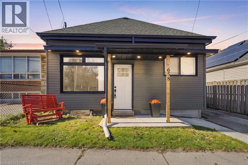 658 UPPER WELLINGTON Street