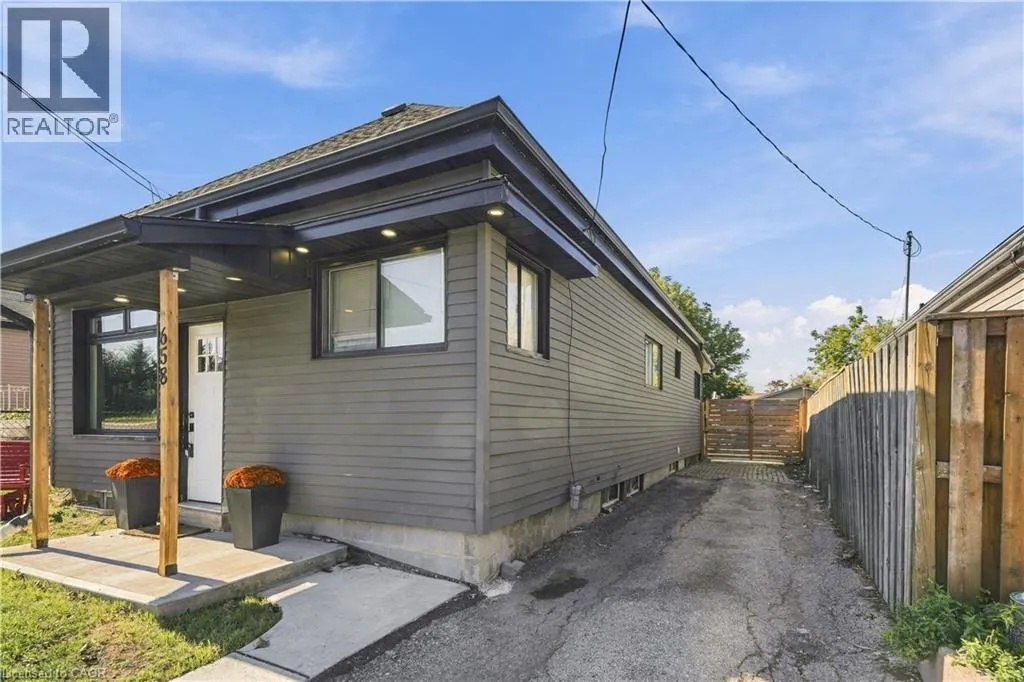 658 UPPER WELLINGTON Street