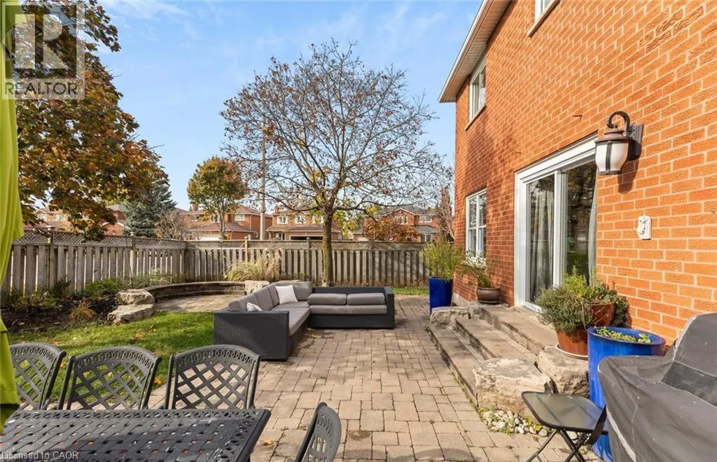 467 HEDGEROW Lane