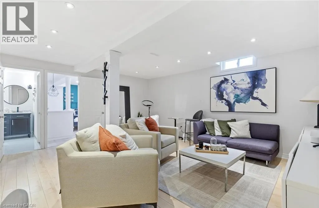 467 HEDGEROW Lane