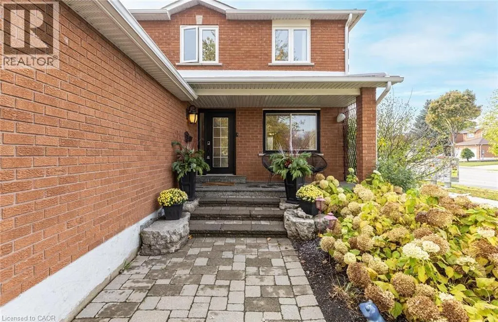 467 HEDGEROW Lane