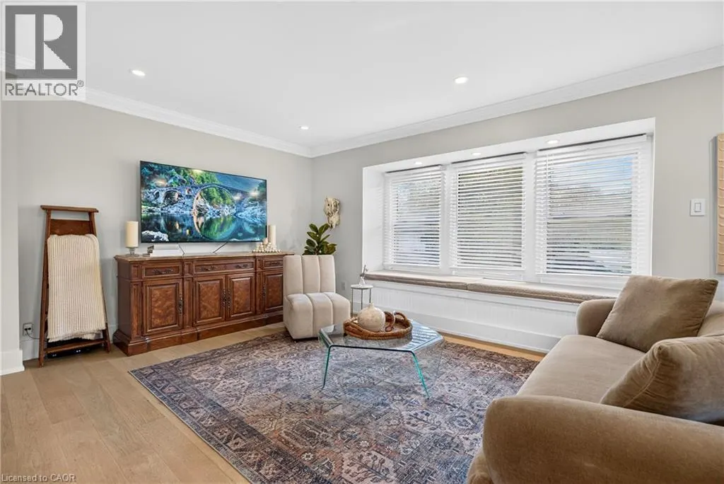2223 GLENWOOD SCHOOL Drive