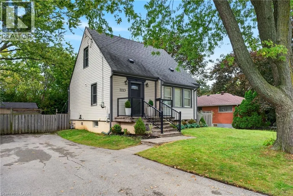 2223 GLENWOOD SCHOOL Drive