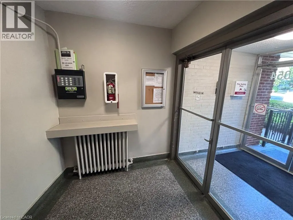 2054 COURTLAND Drive Unit# 404 #404