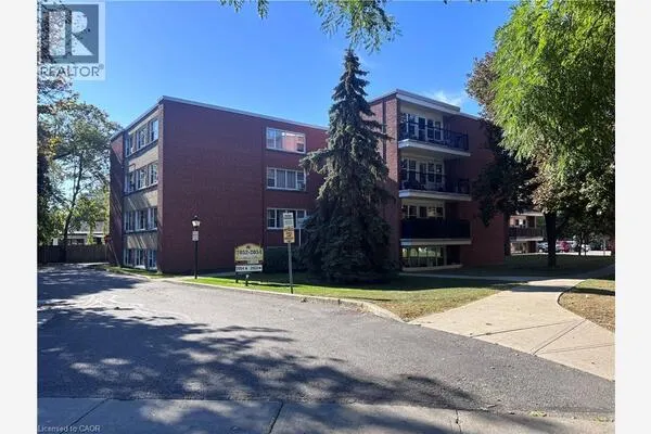2054 COURTLAND Drive Unit# 404