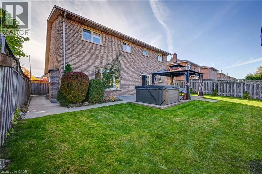 29 NAPOLEON Drive