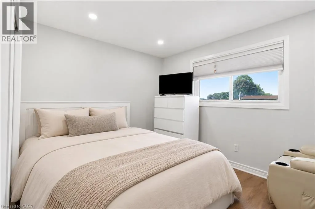 6562 GLENGATE Street Unit# Upper #Upper