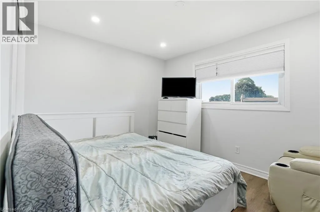 6562 GLENGATE Street Unit# Upper #Upper