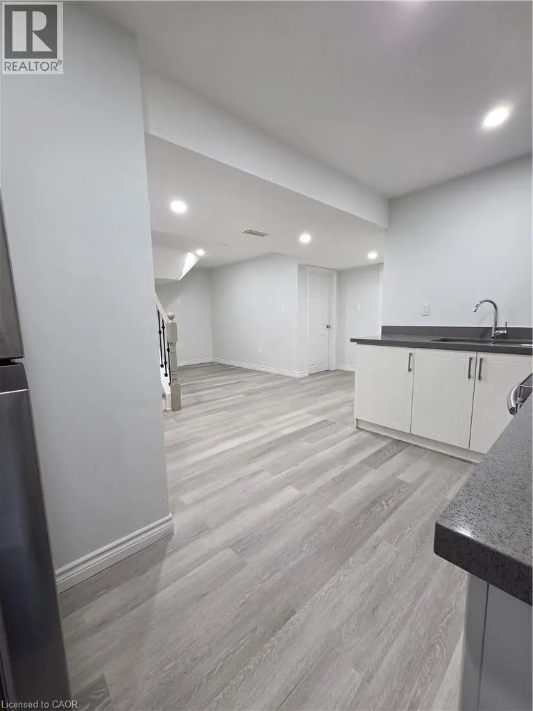 264 HOLBEACH Court Unit# LOWER #LOWER