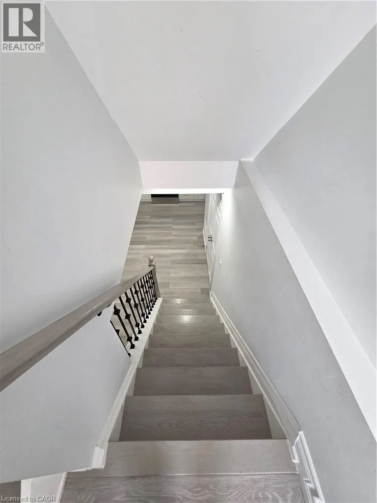 264 HOLBEACH Court Unit# LOWER #LOWER