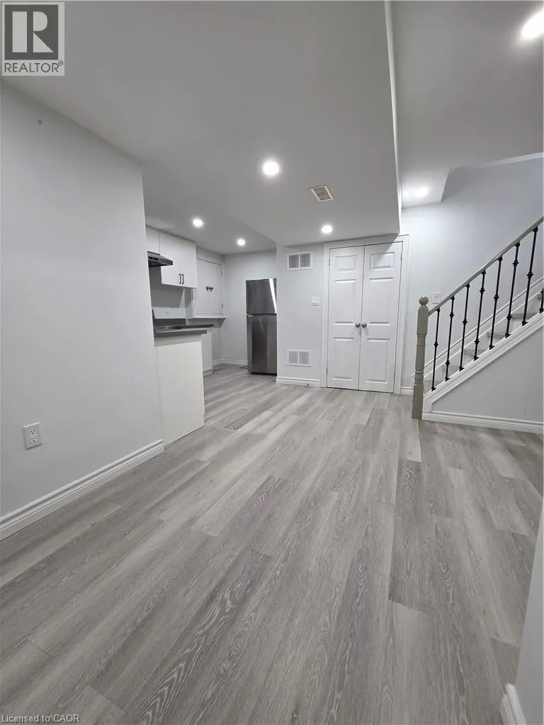264 HOLBEACH Court Unit# LOWER #LOWER