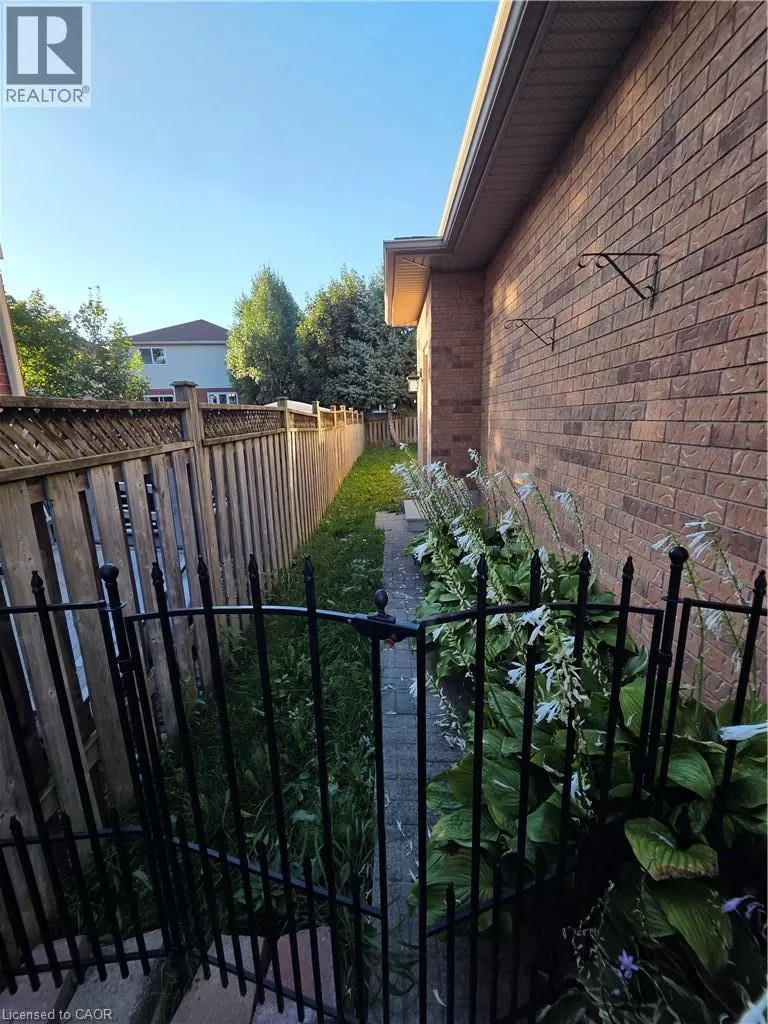 264 HOLBEACH Court Unit# LOWER #LOWER