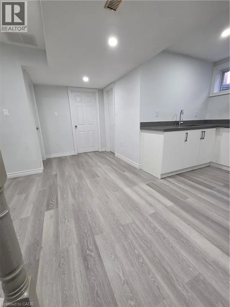264 HOLBEACH Court Unit# LOWER #LOWER