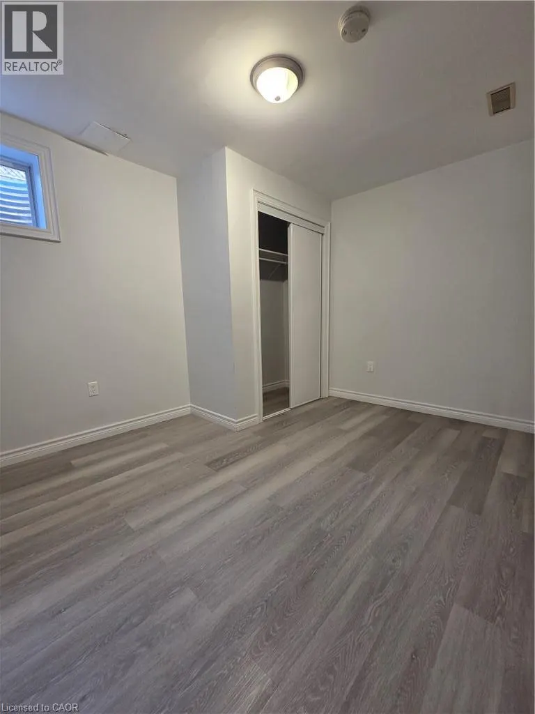 264 HOLBEACH Court Unit# LOWER #LOWER