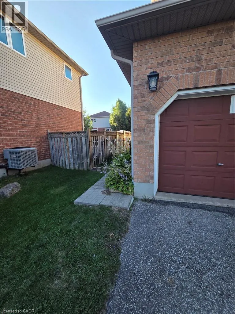 264 HOLBEACH Court Unit# LOWER #LOWER