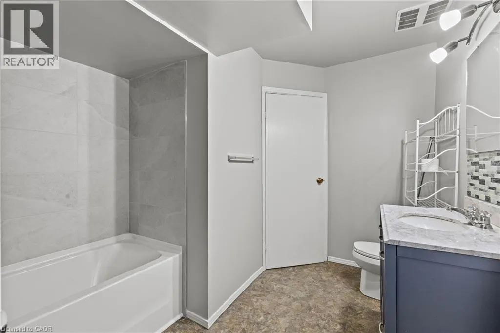 15 MCCORMICK Street Unit# Upper #Upper