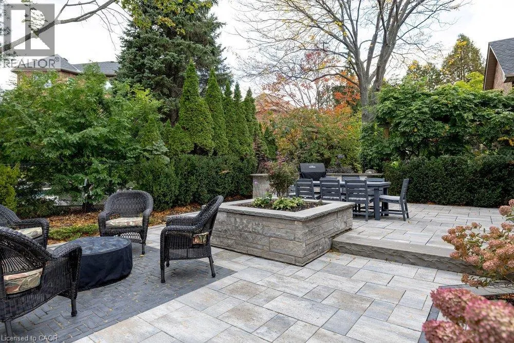 98 MOORE Crescent
