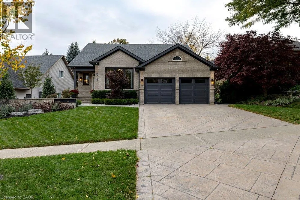 98 MOORE Crescent