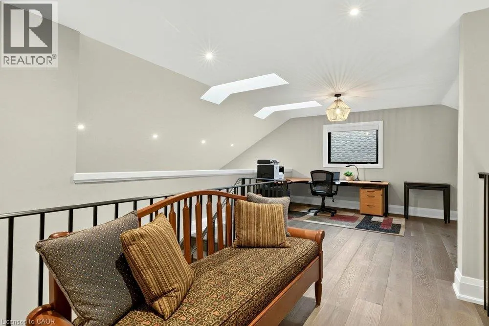 98 MOORE Crescent