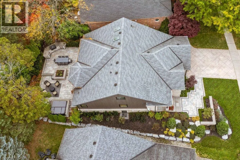 98 MOORE Crescent