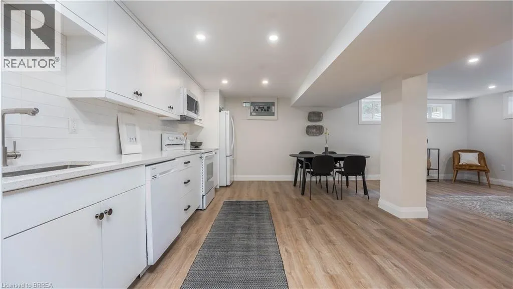 75 HENDERSON Avenue