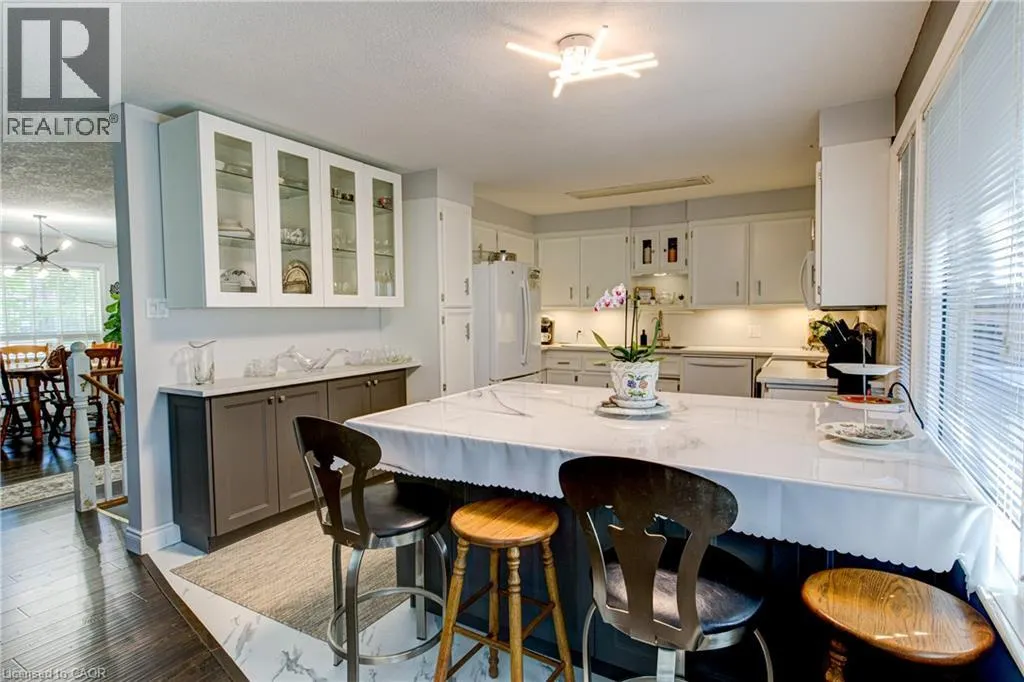 3 OAKWOOD Avenue
