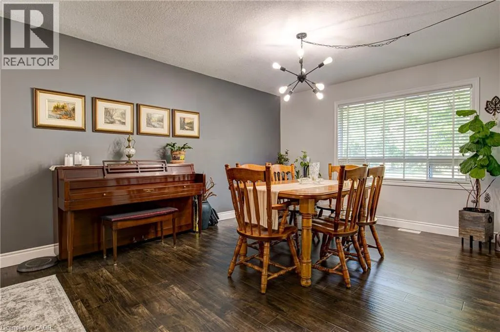 3 OAKWOOD Avenue