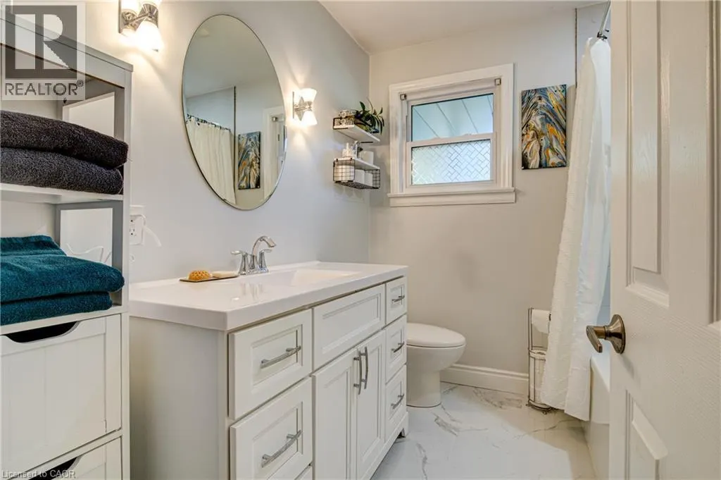 3 OAKWOOD Avenue