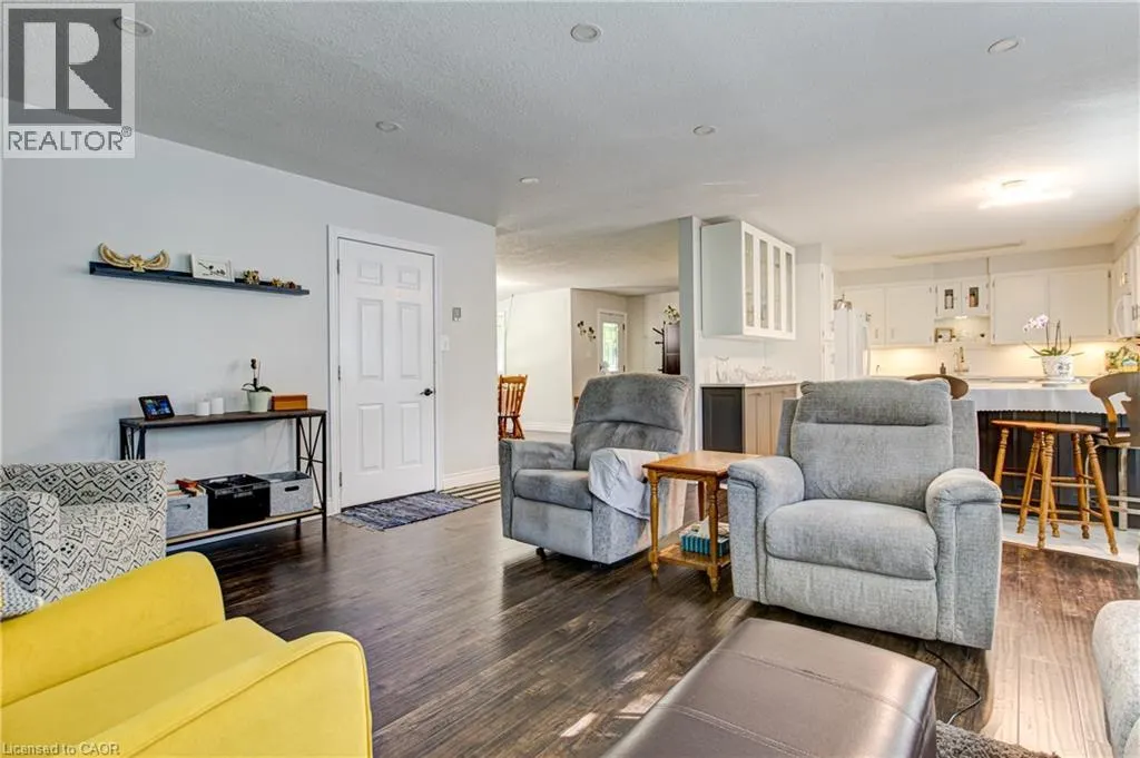 3 OAKWOOD Avenue