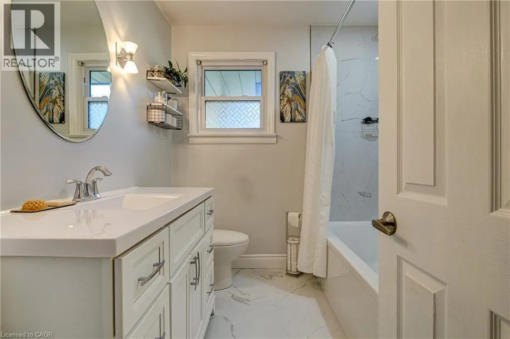 3 OAKWOOD Avenue