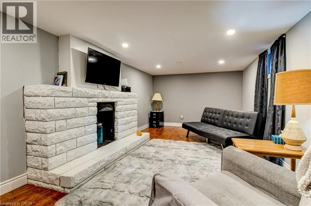 3 OAKWOOD Avenue