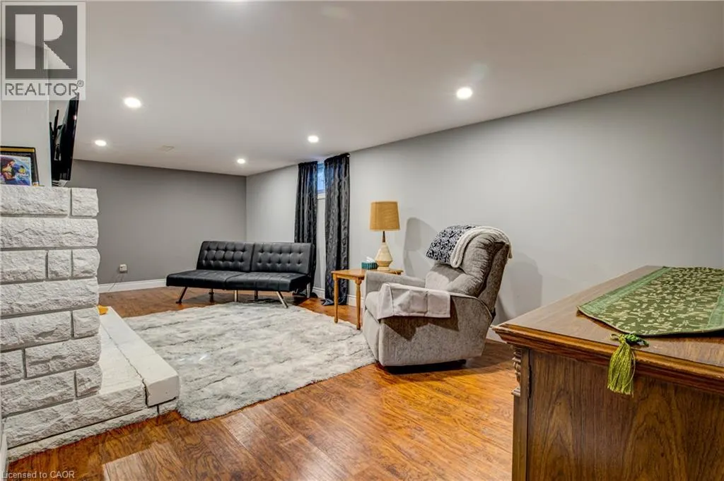 3 OAKWOOD Avenue