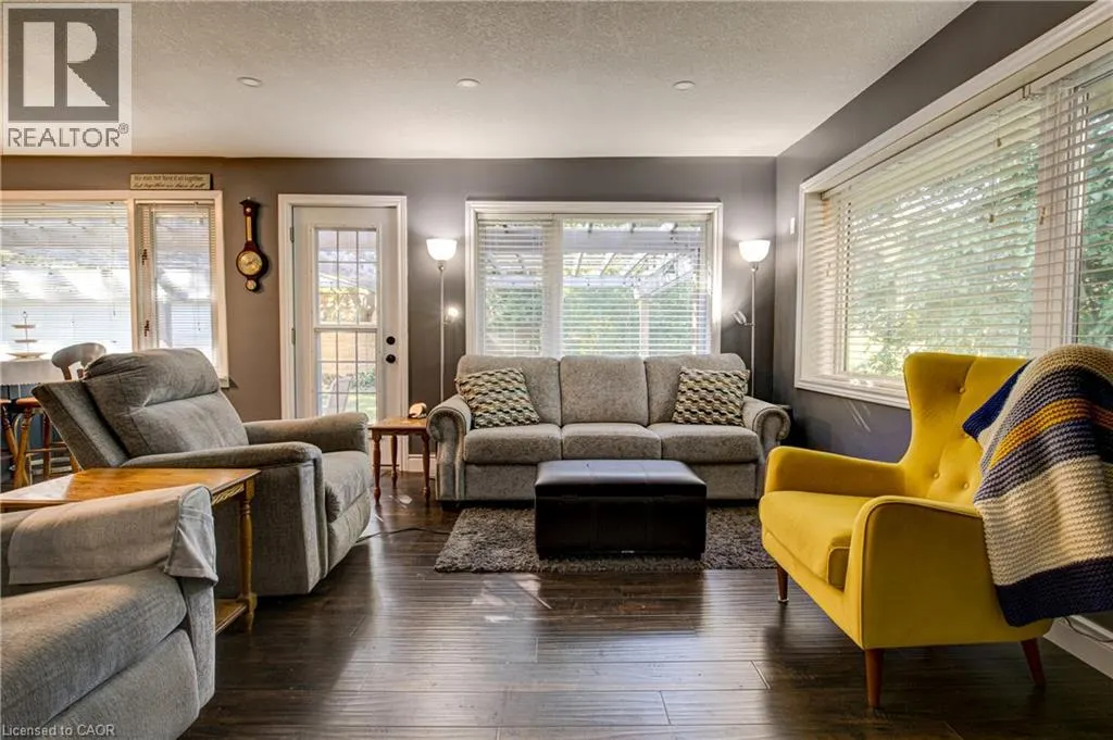 3 OAKWOOD Avenue