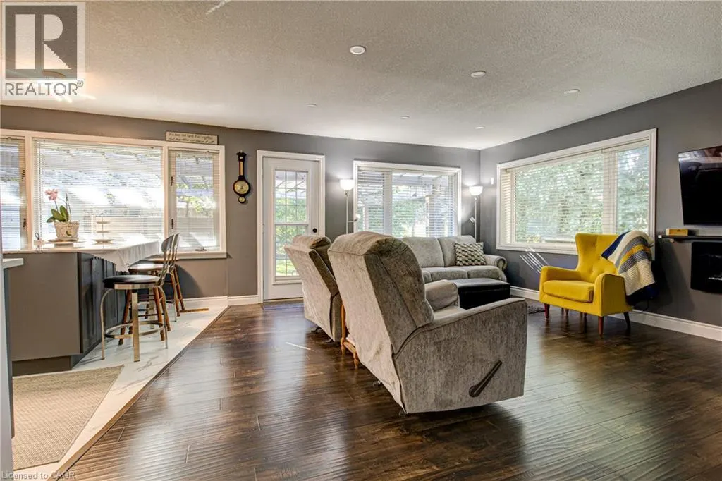 3 OAKWOOD Avenue