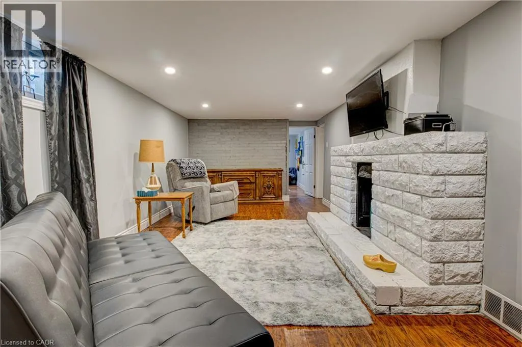 3 OAKWOOD Avenue