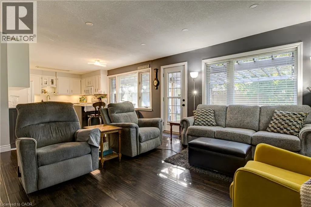 3 OAKWOOD Avenue