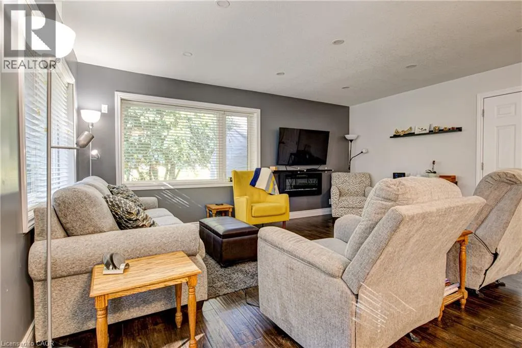 3 OAKWOOD Avenue
