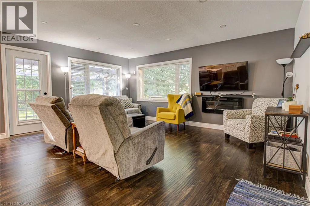 3 OAKWOOD Avenue