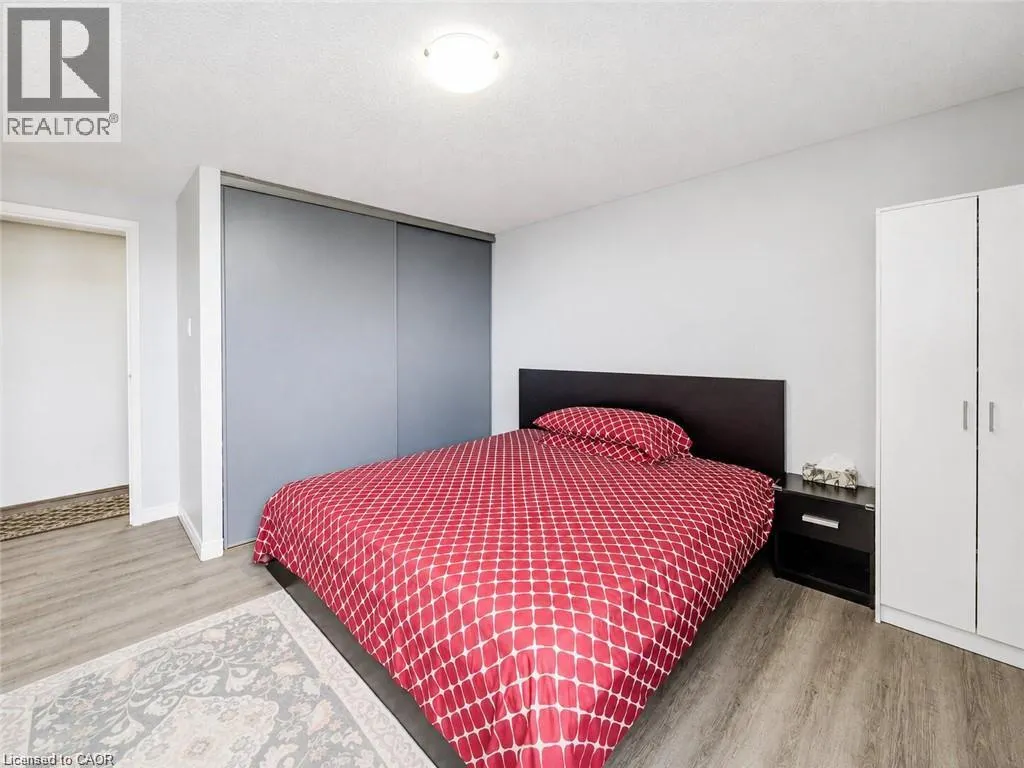 4 AVALON Place Unit# 303 #303