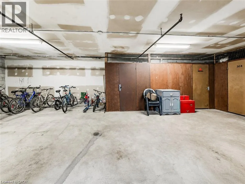 4 AVALON Place Unit# 303 #303