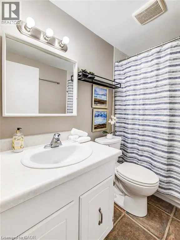 4 AVALON Place Unit# 303 #303