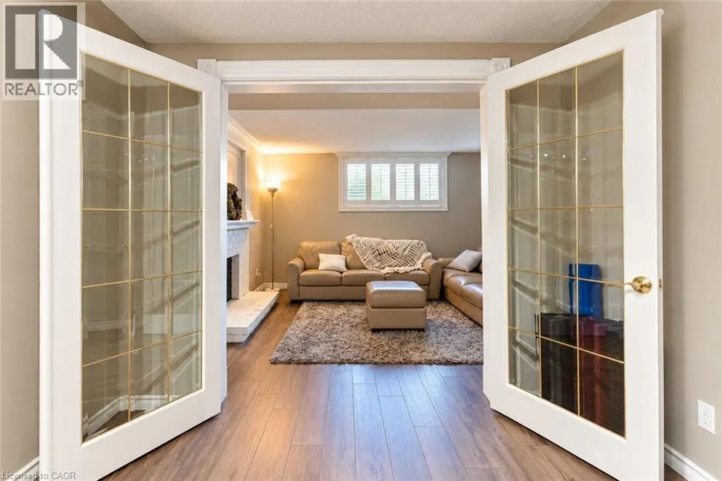 6 SANDRA Crescent