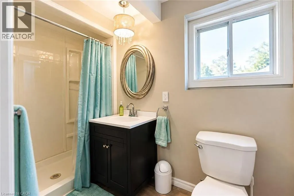 6 SANDRA Crescent