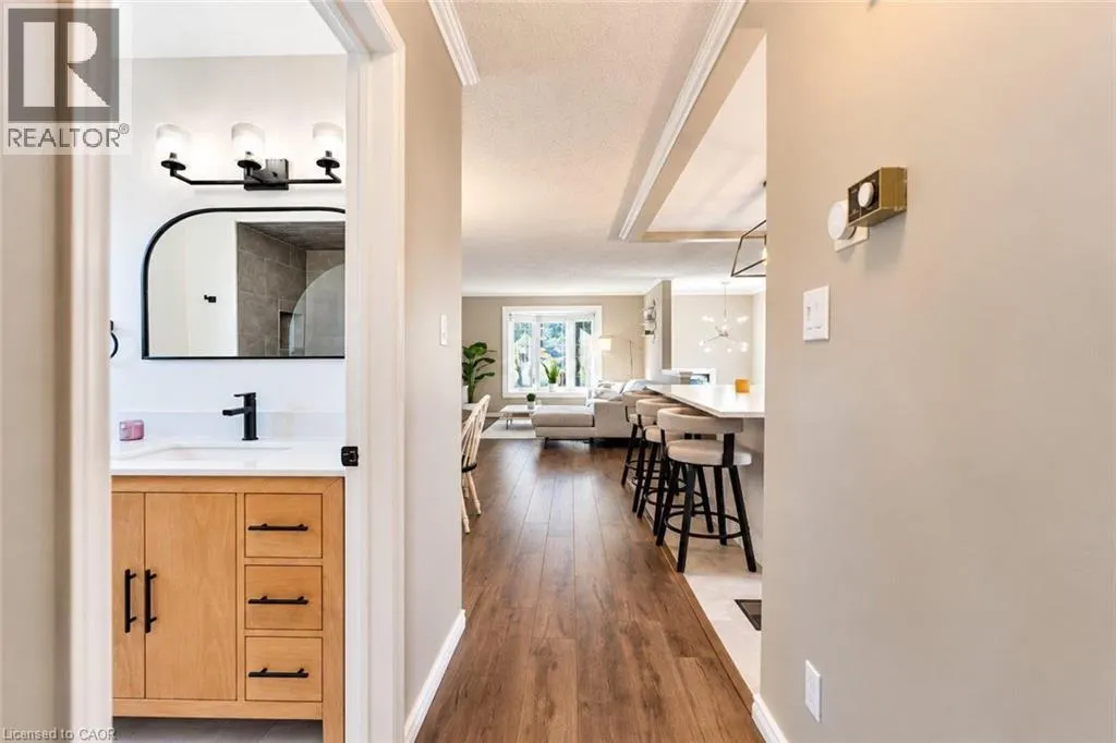 6 SANDRA Crescent