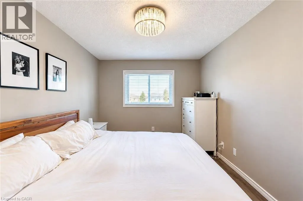 6 SANDRA Crescent