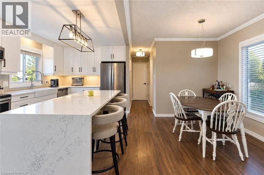 6 SANDRA Crescent