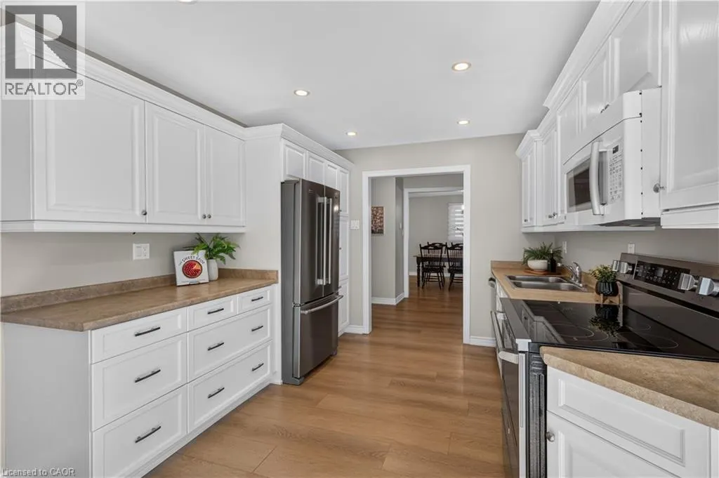 7 FERN Avenue