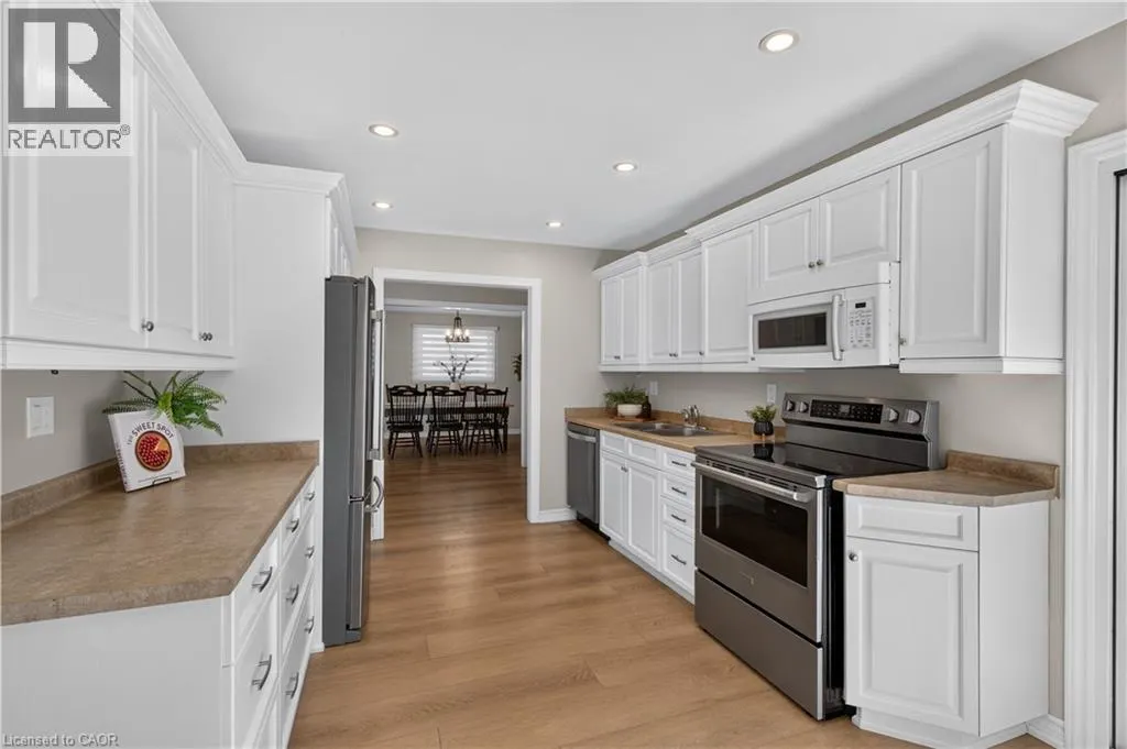 7 FERN Avenue